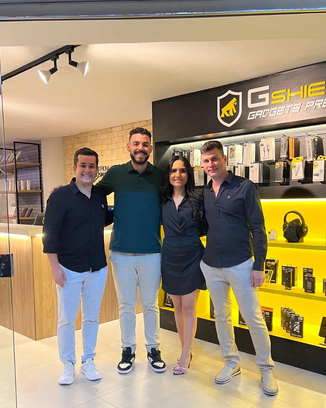 Equipe da Oficina do SmartPhone dentro da loja